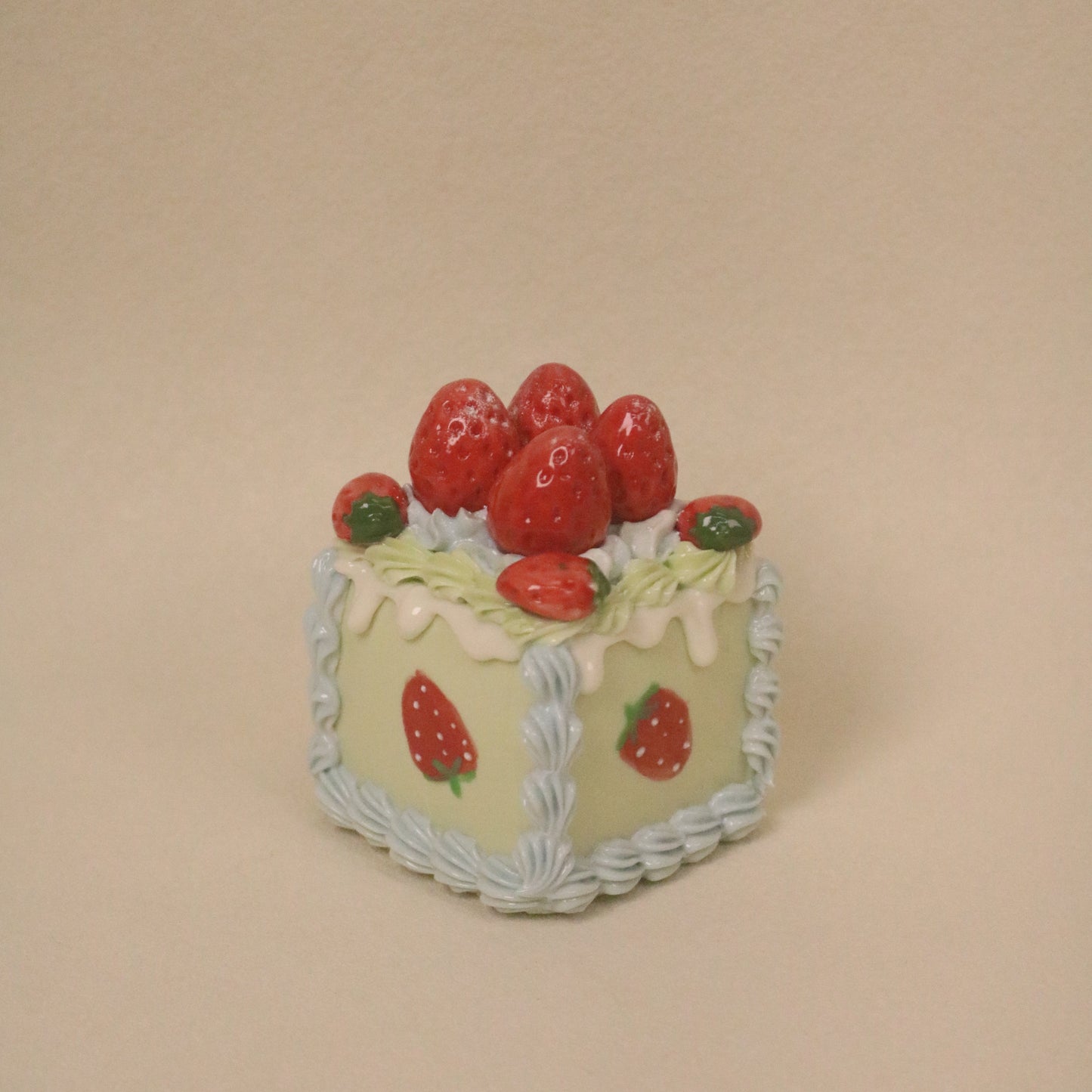 Charming Ceramic Cake Topper – Perfect Gift for Dessert Lovers