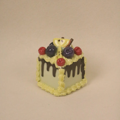 Handmade Ceramic Cake With Vanilla Flavor, Chocolate Sauce, Strawberry Blueberry Square Fruit Cream Dessert Decoration