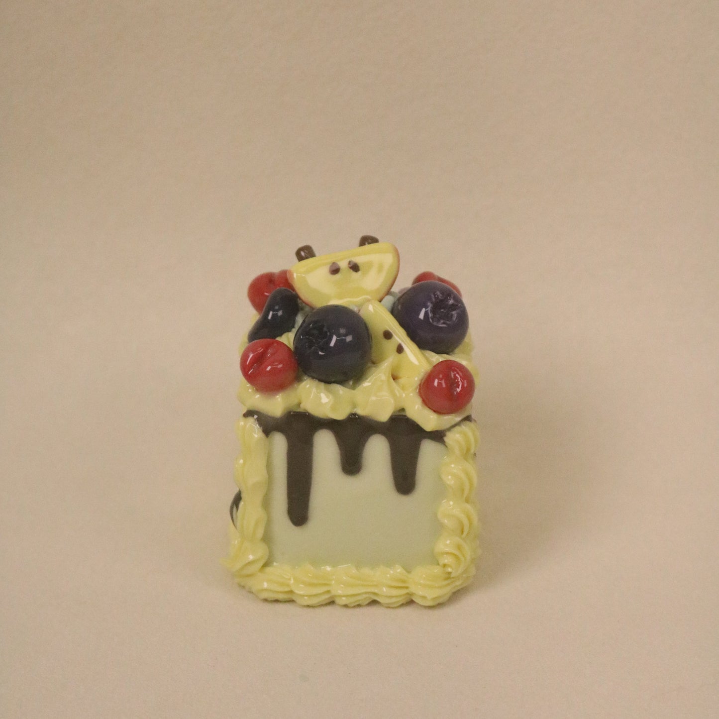 Handmade Ceramic Cake With Vanilla Flavor, Chocolate Sauce, Strawberry Blueberry Square Fruit Cream Dessert Decoration