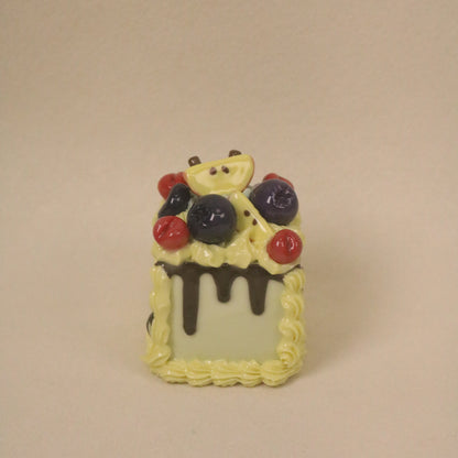 Handmade Ceramic Cake With Vanilla Flavor, Chocolate Sauce, Strawberry Blueberry Square Fruit Cream Dessert Decoration