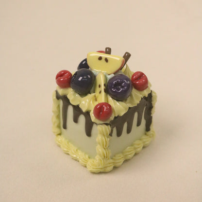 Handmade Ceramic Cake With Vanilla Flavor, Chocolate Sauce, Strawberry Blueberry Square Fruit Cream Dessert Decoration