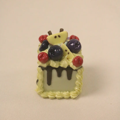 Handmade Ceramic Cake With Vanilla Flavor, Chocolate Sauce, Strawberry Blueberry Square Fruit Cream Dessert Decoration