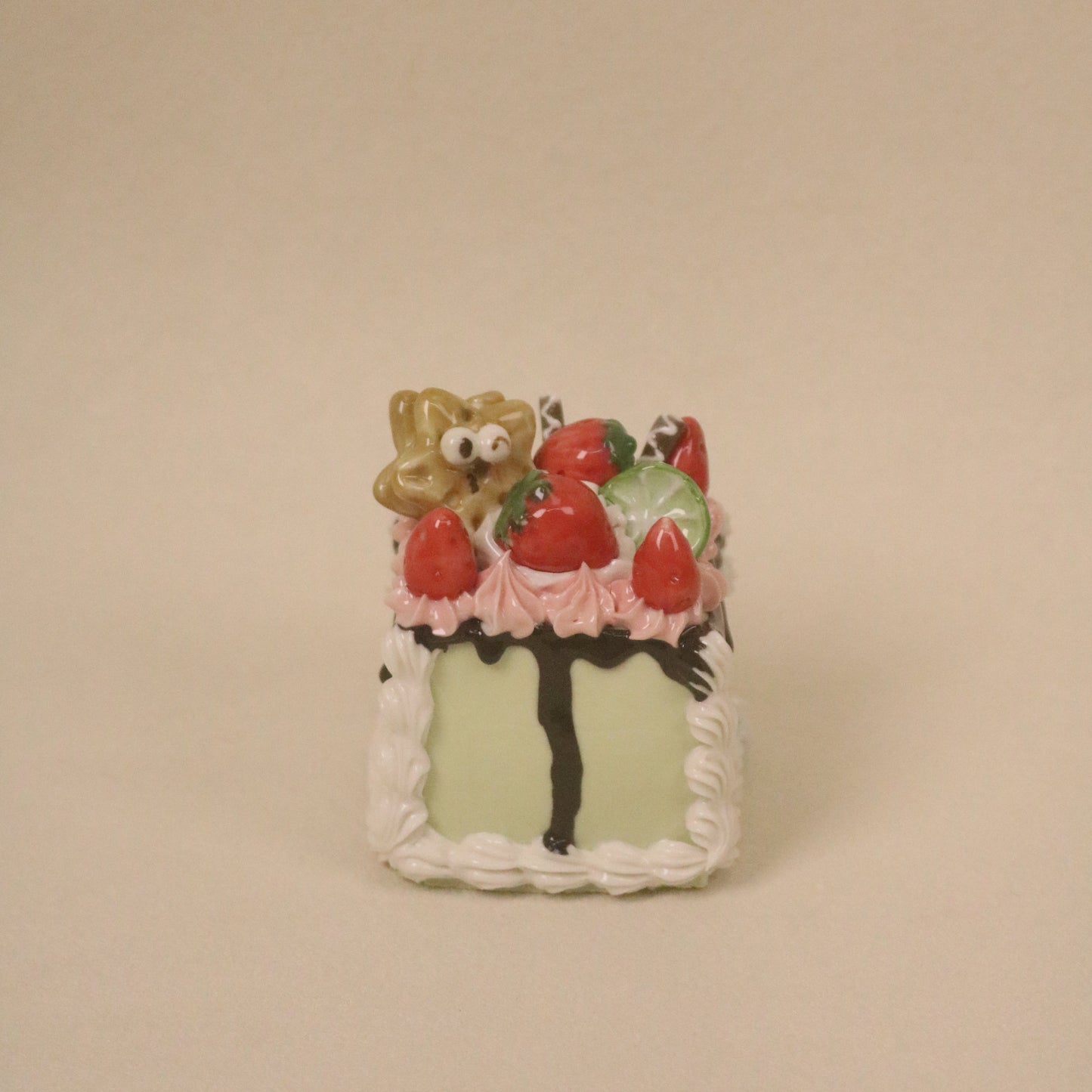 Handmade Ceramic Pistachio-flavored Cookie Decoration Strawberry Square Fruit Cream Dessert Decoration