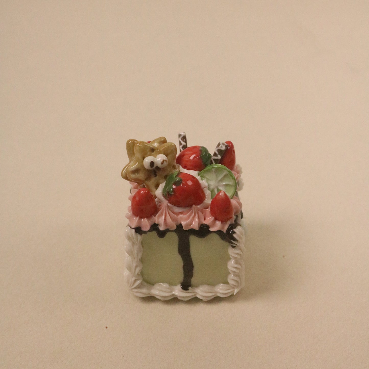 Handmade Ceramic Pistachio-flavored Cookie Decoration Strawberry Square Fruit Cream Dessert Decoration