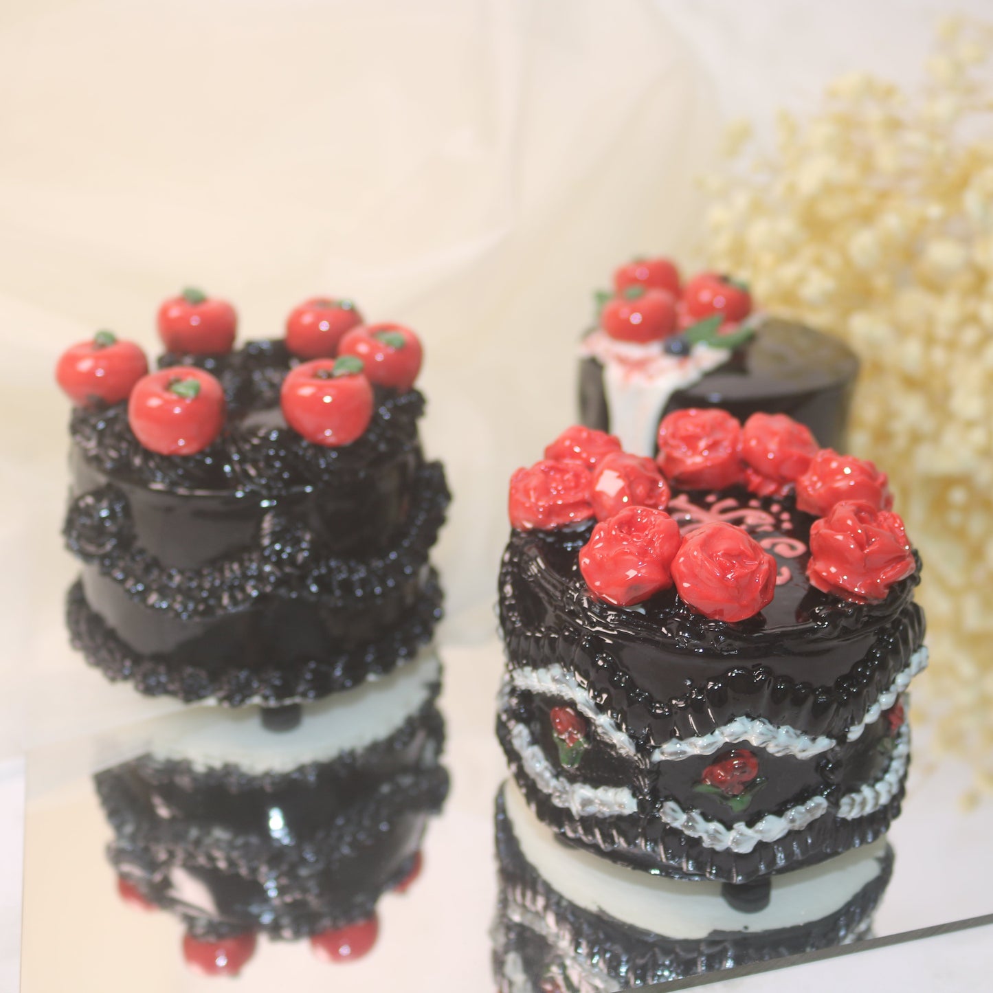 Handmade Gothic Ceramic Cake Sculpture, Black Rose & Thorn Figurine, Whimsical Art Collectible, Red Queen's Gift (CLAYYING)