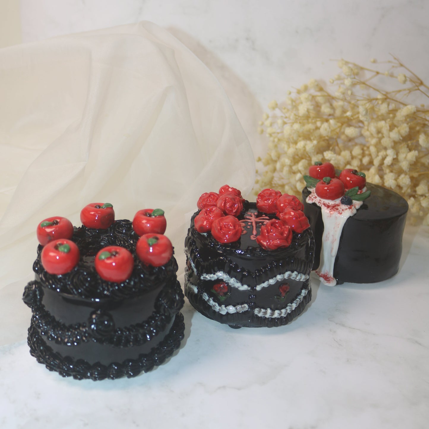 Handmade Gothic Ceramic Cake Sculpture, Black Rose & Thorn Figurine, Whimsical Art Collectible, Red Queen's Gift (CLAYYING)
