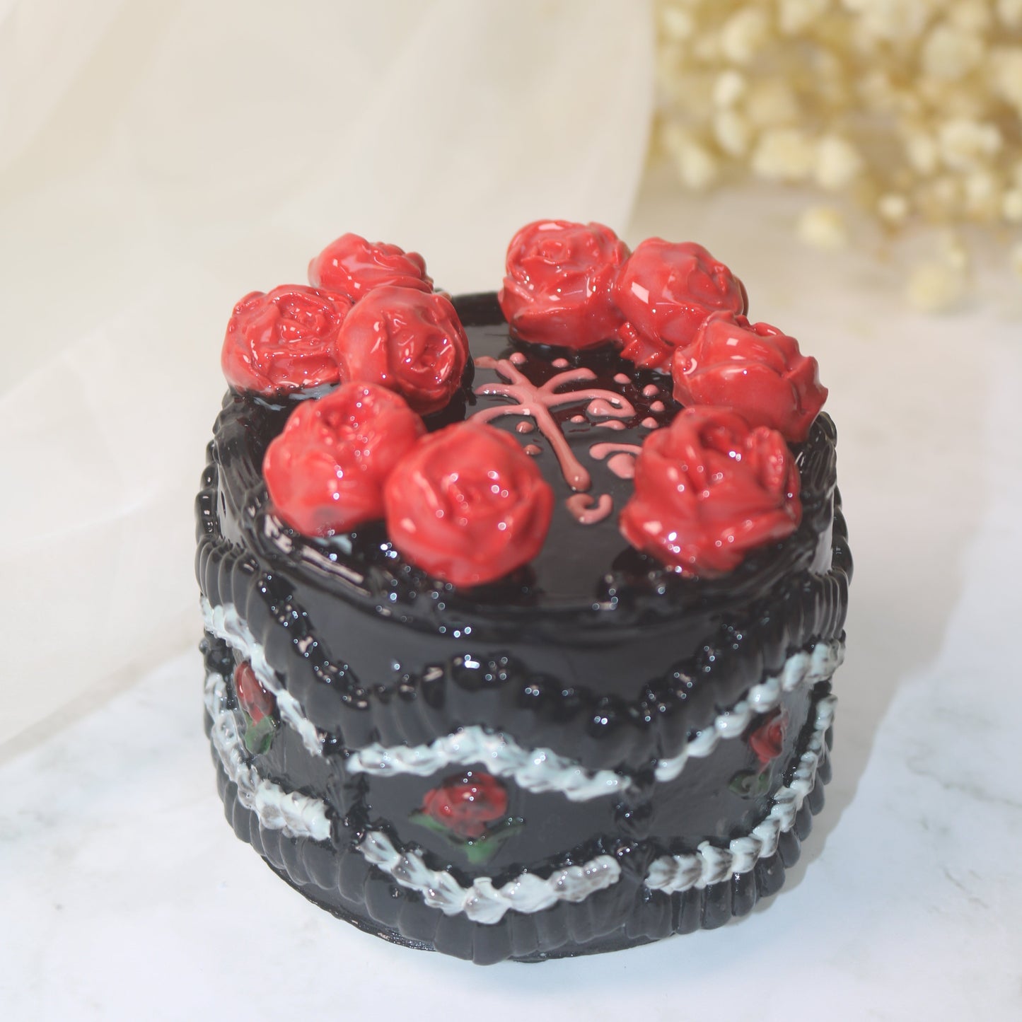 Handmade Gothic Ceramic Cake Sculpture, Black Rose & Thorn Figurine, Whimsical Art Collectible, Red Queen's Gift (CLAYYING)