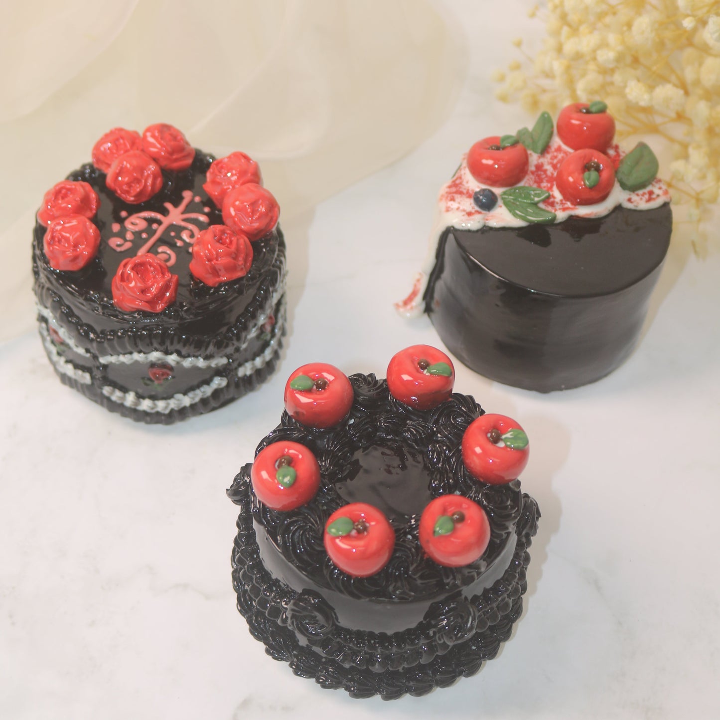 Handmade Gothic Ceramic Cake Sculpture, Black Rose & Thorn Figurine, Whimsical Art Collectible, Red Queen's Gift (CLAYYING)