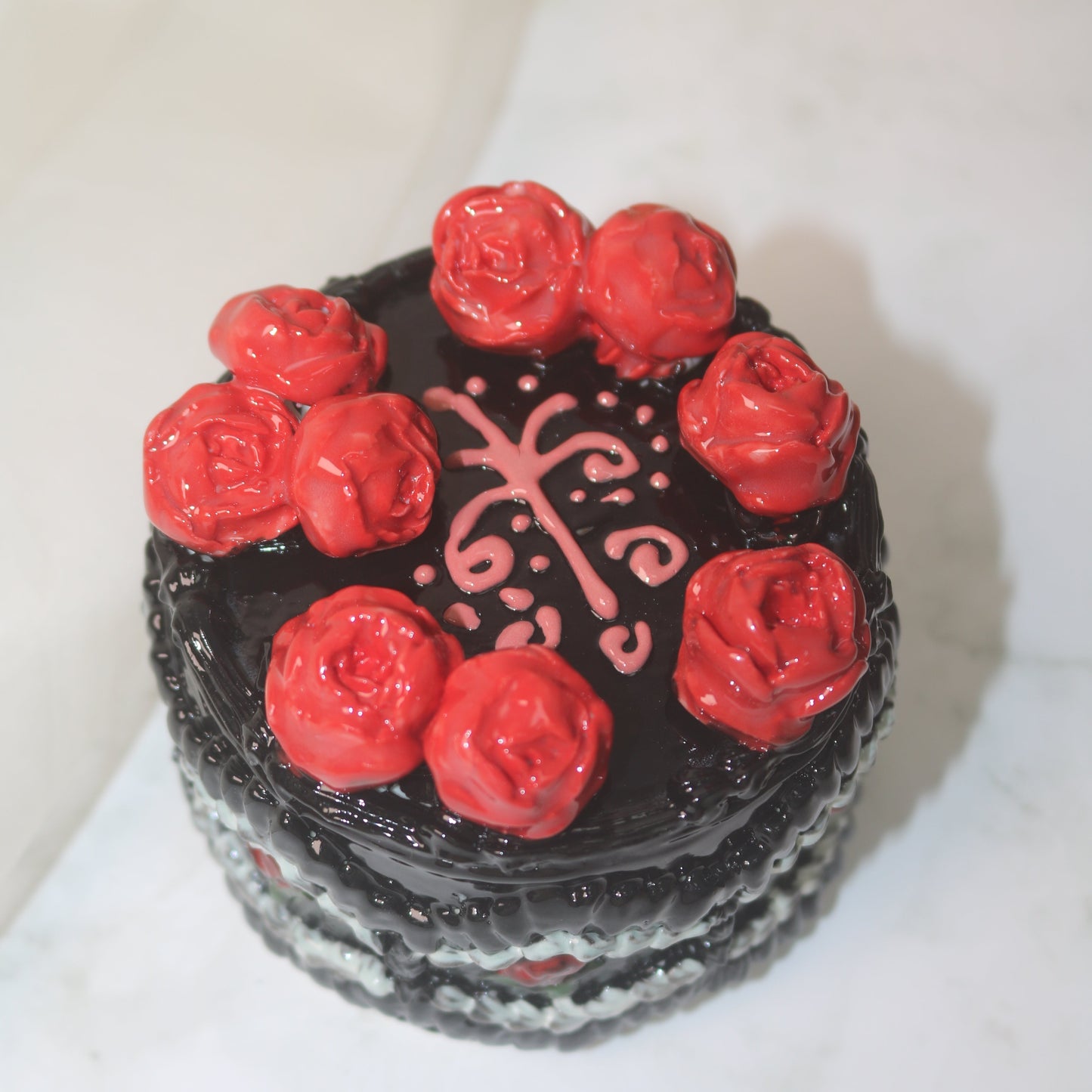 Handmade Gothic Ceramic Cake Sculpture, Black Rose & Thorn Figurine, Whimsical Art Collectible, Red Queen's Gift (CLAYYING)